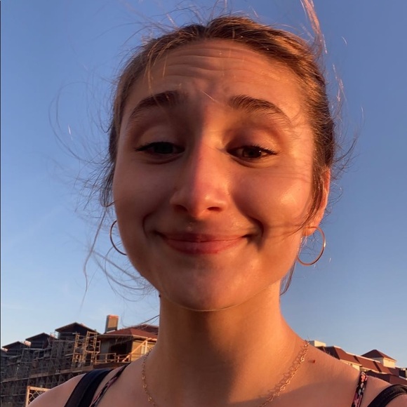 Meet your Posher, Mikayla - Picture 1 of 1